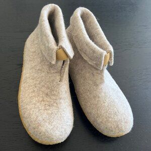 Kyrgies Women's High Top Slides with Natural Rubber Soles
